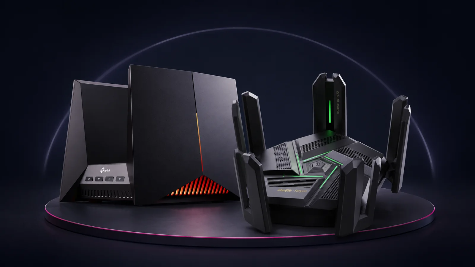 Routers TP-Link Archer GE800 y Reyee RG-EW7200BE PRO completos, sobre una plataforma con iluminación magenta
